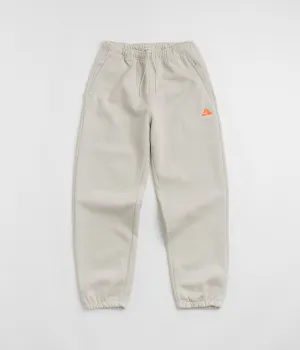 Nike ACG Tuff Fleece Lungs Pants - Light Orewood Brown / Hyper Crimson