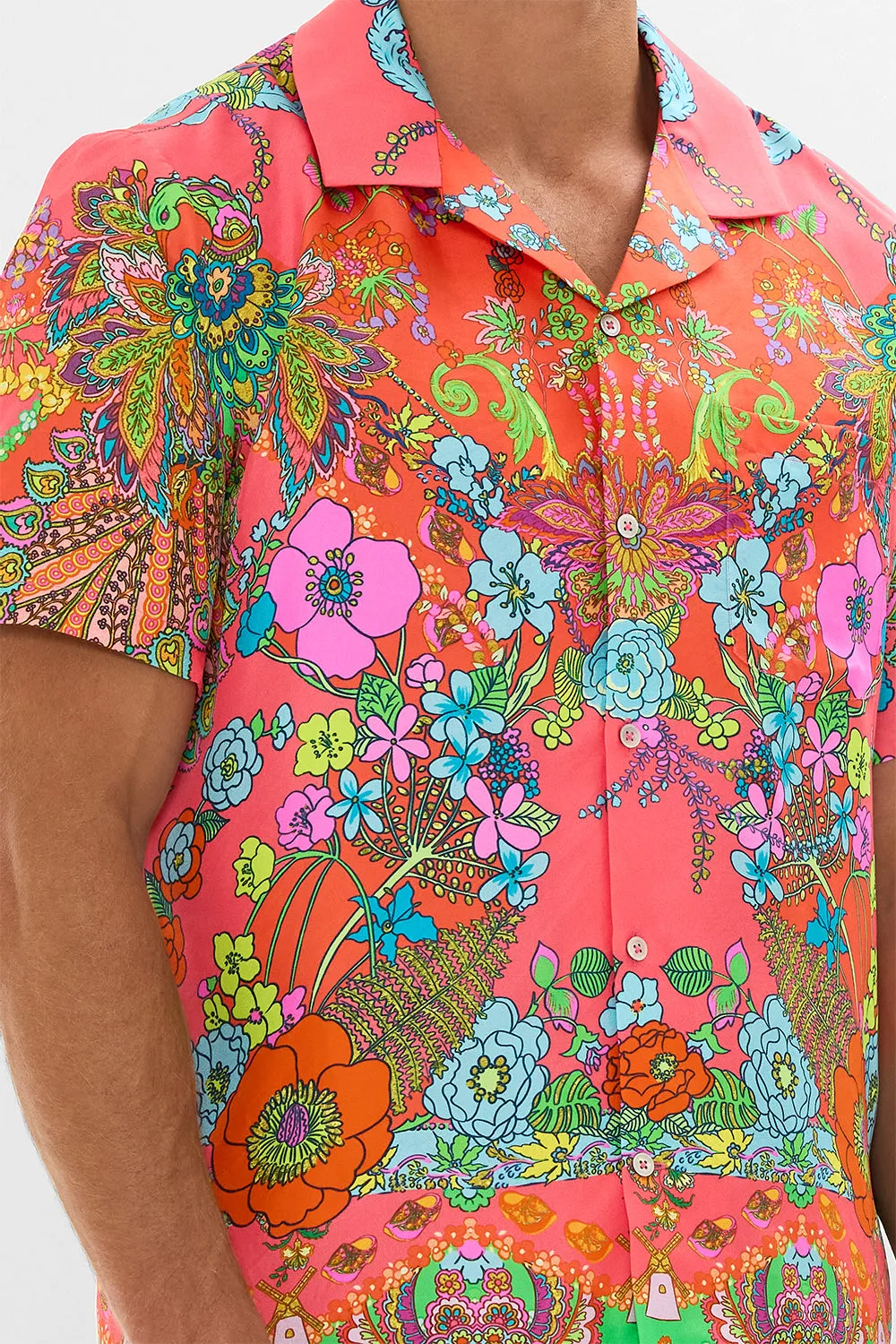 SHORT SLEEVE CAMP COLLARED SHIRT WINDMILLS AND WILDFLOWERS